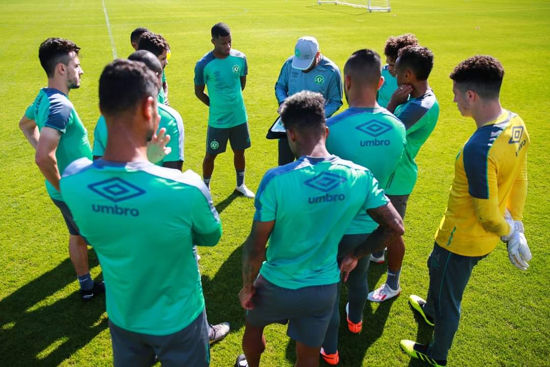 Sem Everaldo, Chapecoense viaja para encarar o Ceará ...